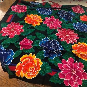LIZ CLAIBORNE GIANT FLOWERS Scarf